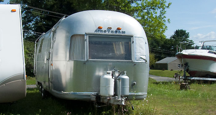 Front view - 1969 Airstream Tradewind, July 14, 2009