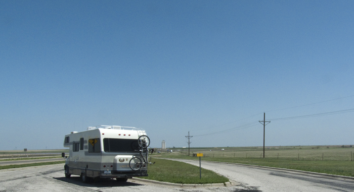 Big sky lunch break, US60 east of Panhandle TX, April 30, 2009